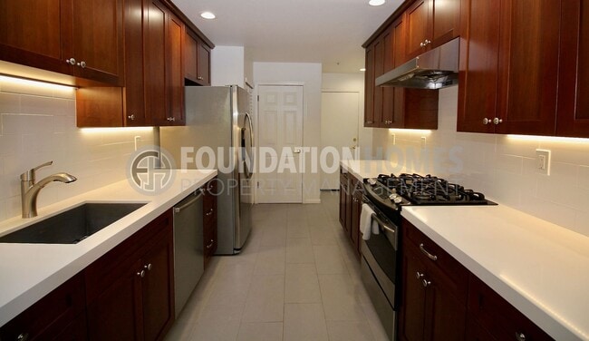 Building Photo - Bright Renovated 2BD/2.5BA Near China Camp...