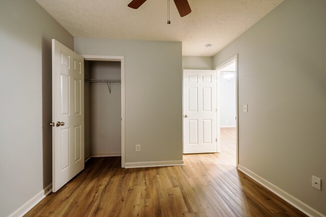 Building Photo - NOW AVAILABLE!!  Quaint 3 Bed, 2 Bath Home...