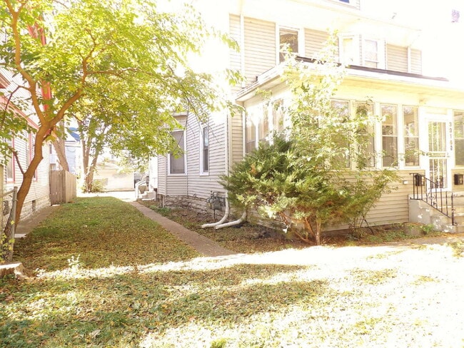 Building Photo - 3 Bedroom Lower Level Duplex - South Minneapolis