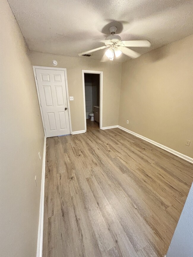Building Photo - 2856 Botany Pl