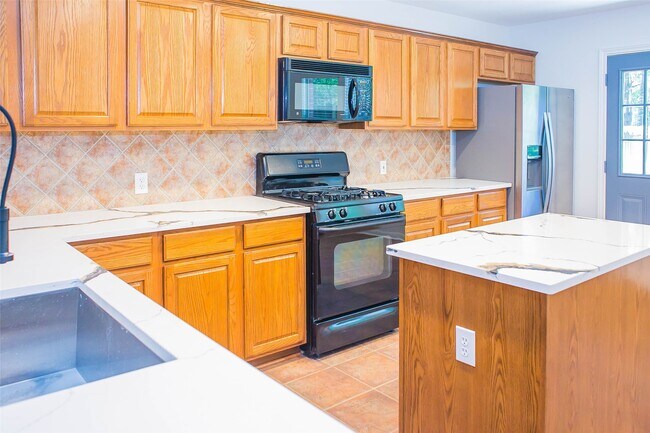 Building Photo - 91 Genesee Ridge Dr
