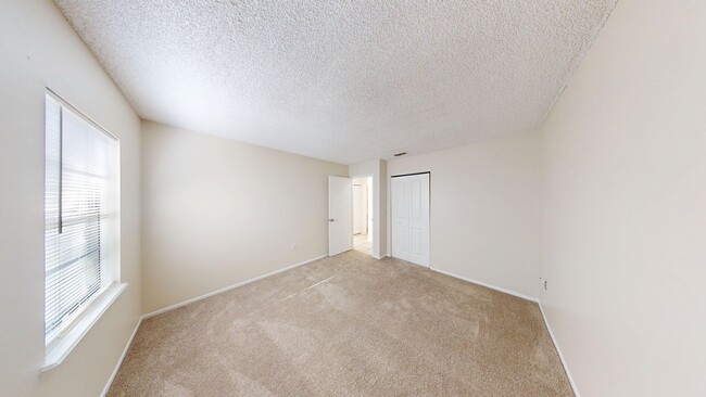 Building Photo - 3 BED/ 2 BATH HOME IN DELTONA!