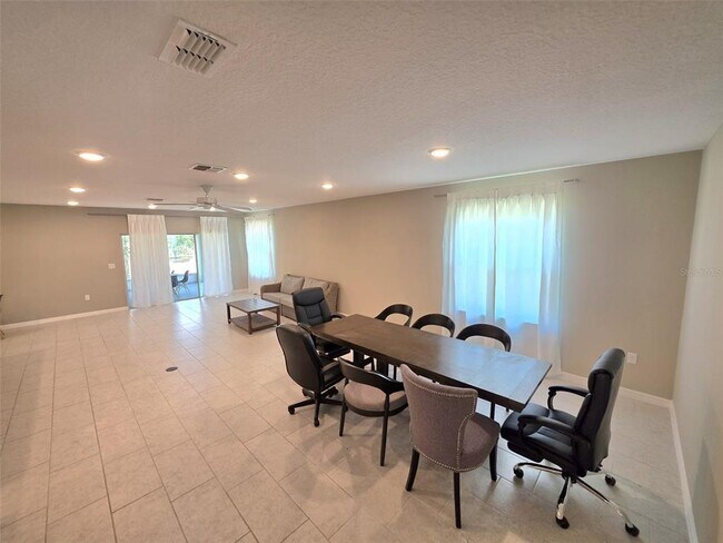 Building Photo - 206 Barrington Dr