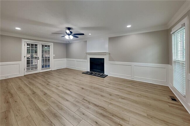 Building Photo - 3163 Oak Springs Way