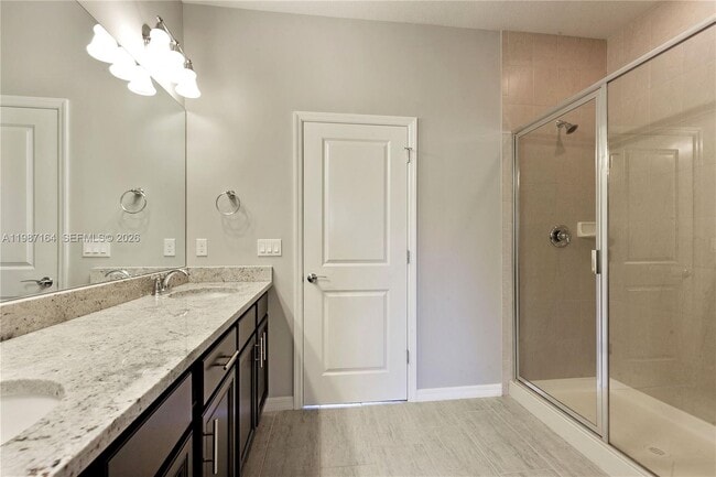 Building Photo - 1101 Banyan Dr