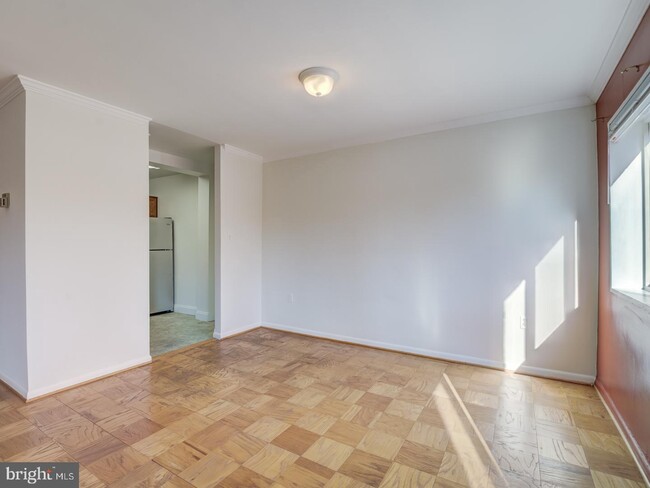 Building Photo - 200 N Maple Ave
