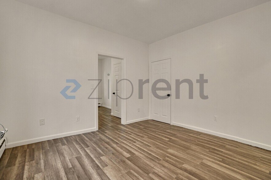 Building Photo - Unit 3R