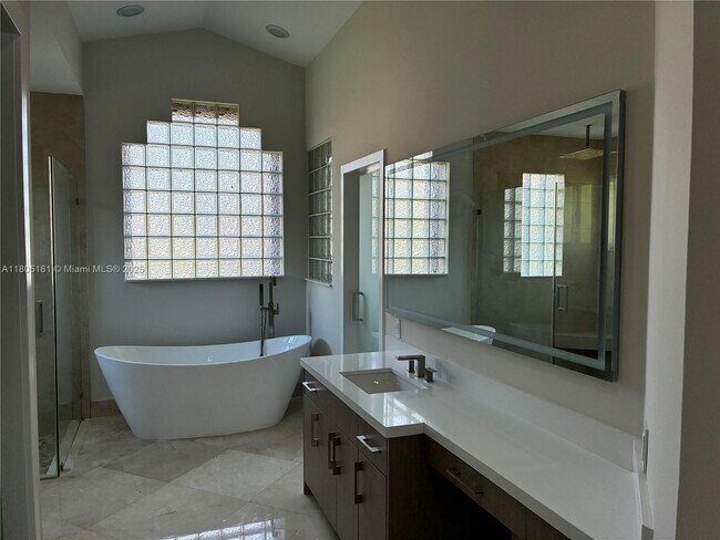 Building Photo - 384 Coconut Cir