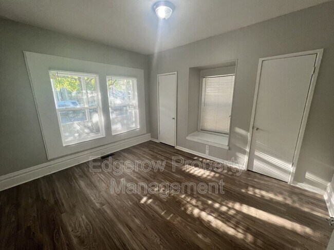 Building Photo - 839 Alpine Ave NW