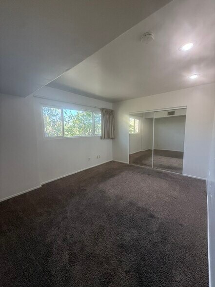 Building Photo - 39905 Estates Rd