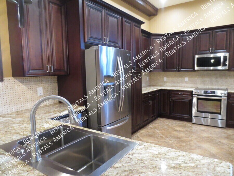Building Photo - 238 E Ellis Dr