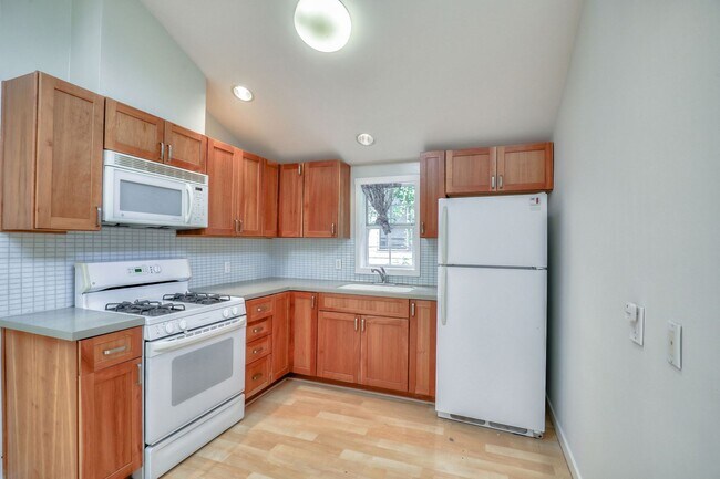 Building Photo - 3669 Madrone Ave