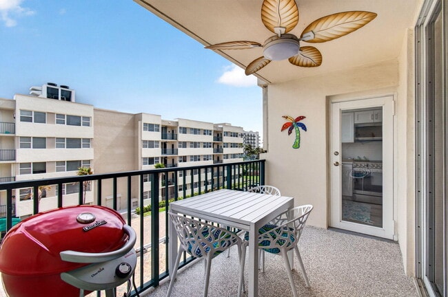 Building Photo - 1236 Hillsboro Mile