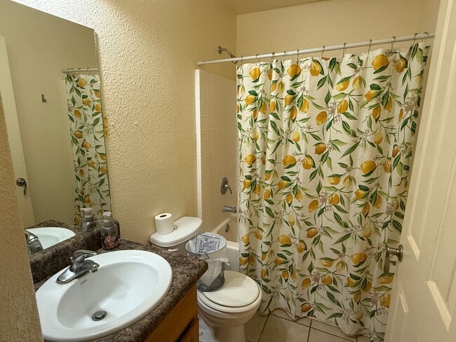 Building Photo - Casa en San Luis AZ with included utilitie...