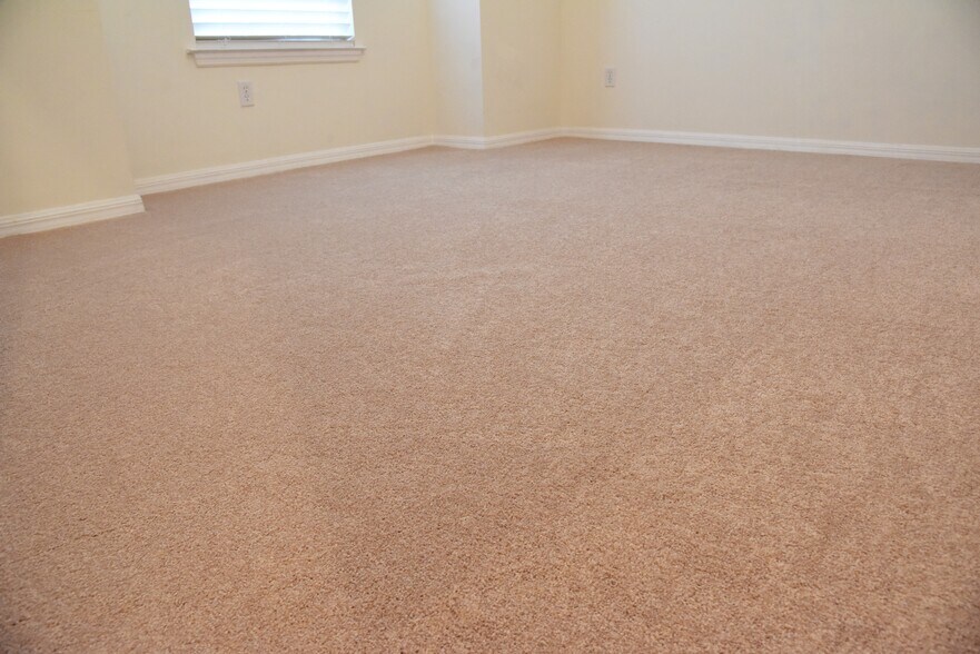 Building Photo - 358 SW 145th Dr