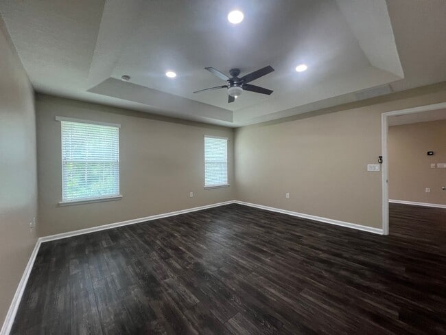 Building Photo - Stunning & Spacious  2 story home COMING S...