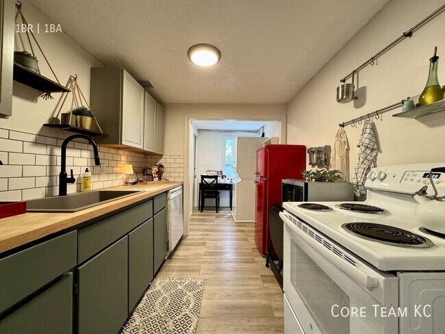 Building Photo - 1207 W 47th St