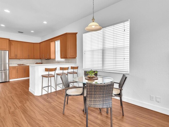 Building Photo - 754 Sunflower Cir