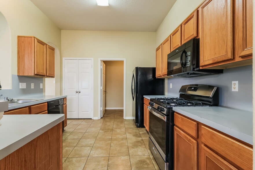 Building Photo - 5203 Lost Cove Ln