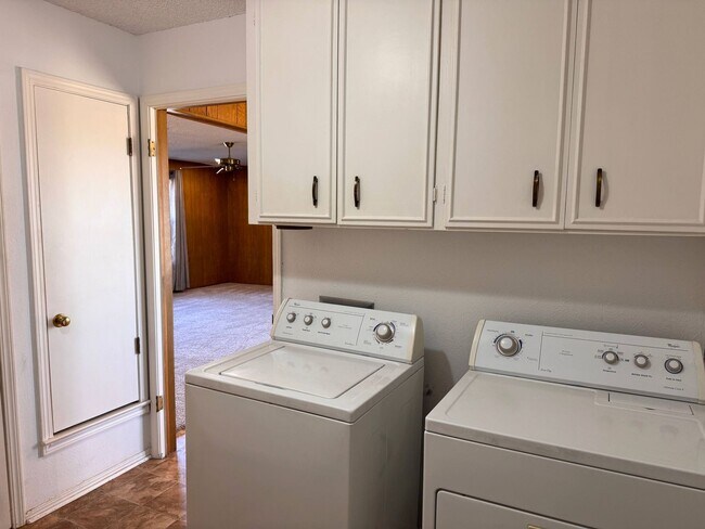 Building Photo - Unique 1 Bed 1 Bath In The Country!