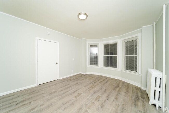 Building Photo - 139 N Pine Ave