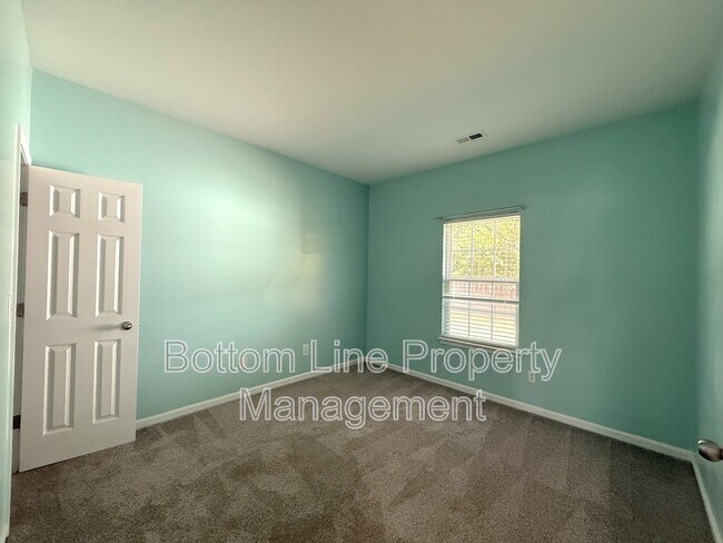 Building Photo - 10226 Highland Creek Cir