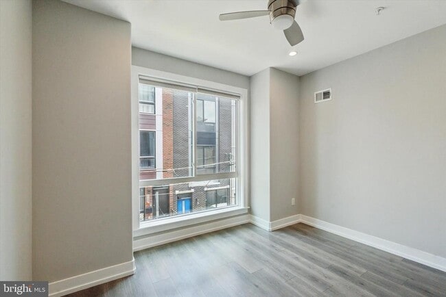 Building Photo - 2138 N Randolph St