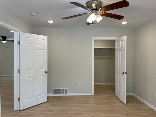 Building Photo - Application Received | Updated Single-Story 3 Bed, 2 Bath | Big Yard | Pet Restrictions