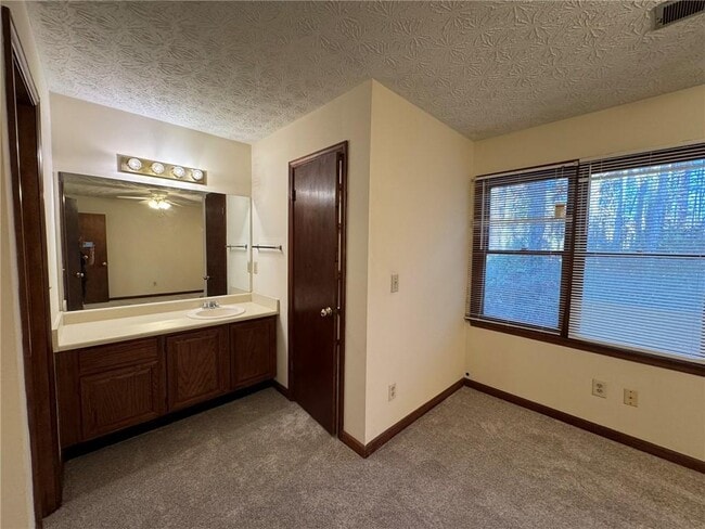 Building Photo - 1105 Booth Ct SW