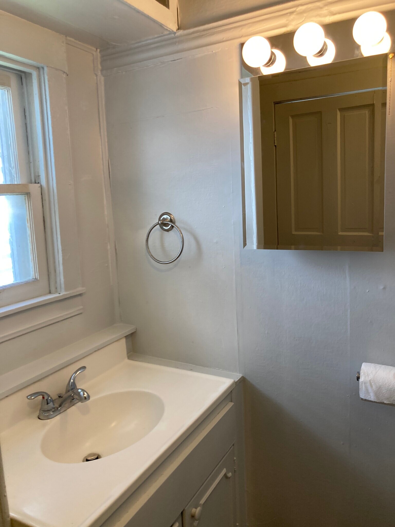 Bathroom - 223 S Western Ave