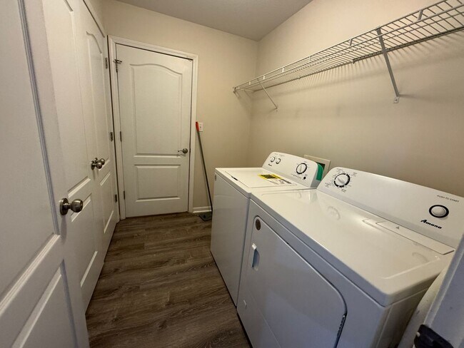 Building Photo - 2603 Oakfield Dr