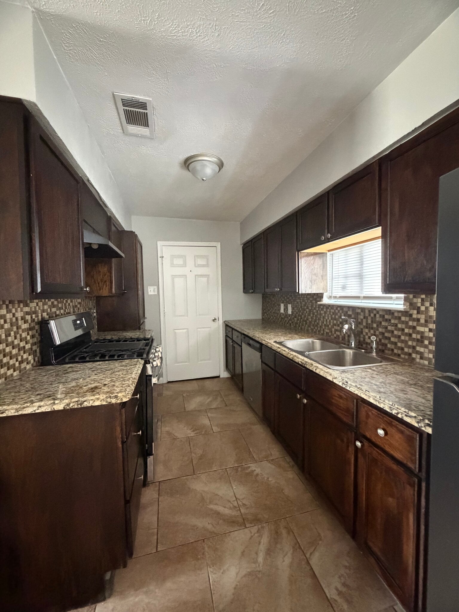 Building Photo - 519 Wren Ave