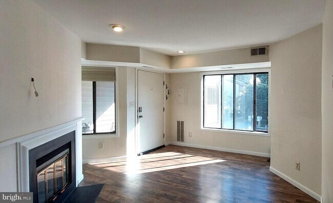 Building Photo - 9706 Hellingly Pl