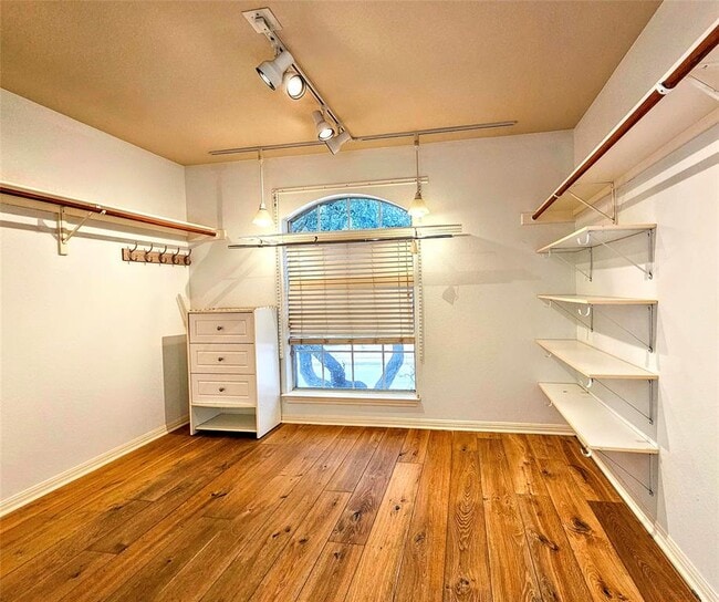 Building Photo - 2612 Zambia Dr