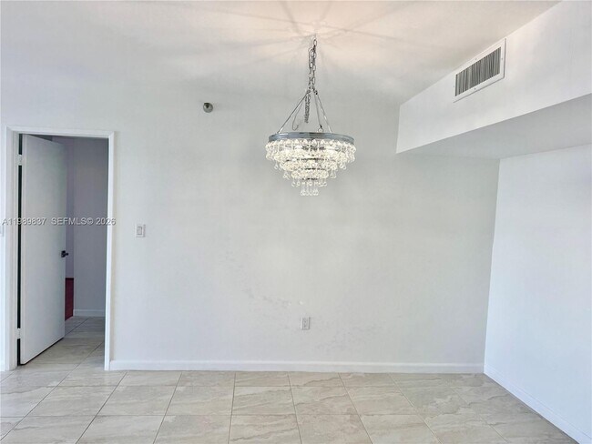 Building Photo - 20515 E Country Club Dr