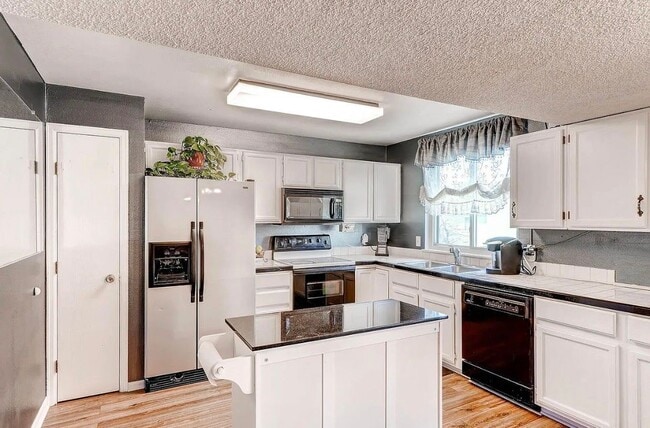 Building Photo - 19461 E Navarro Dr