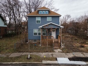 Building Photo - $1450 - Beautiful 3 bedroom home