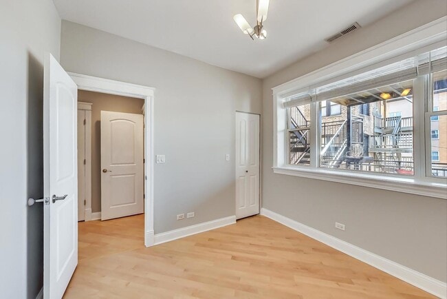 Building Photo - 1910 N Washtenaw Ave