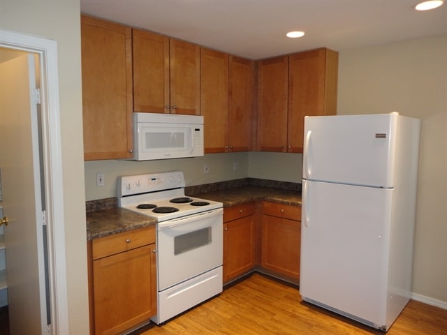 Building Photo - 9222 W Elm St