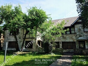 Building Photo - 218 E Rosewood Ave