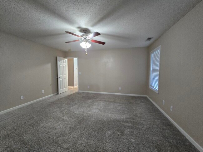 Building Photo - 280 Trillium Ln