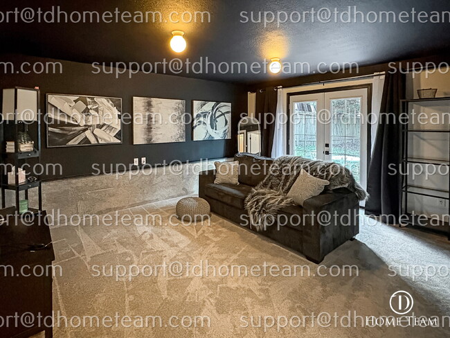 Building Photo - "Charming Lynnwood Home with Finished Base...