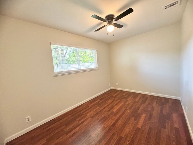 Building Photo - Available NOW - 3 Bed Home Near Bidwell Park
