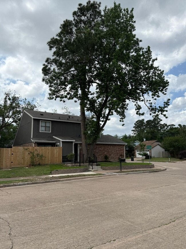 Building Photo - Spacious 3-Bedroom Corner Home in Candlelight Oaks Village