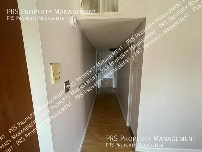 Building Photo - 922 S Acapulco Ln