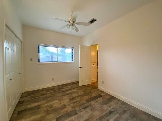 Building Photo - 14803 El Miranda Dr