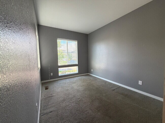 Building Photo - Georgous Three Bedroom Home in Reunion with Private Office, Loft & Chef’s Kitchen!