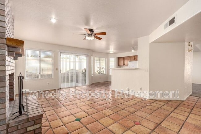 Building Photo - 3722 E Long Lake Rd