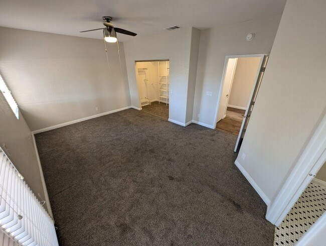 Building Photo - 731 Rising Star Dr