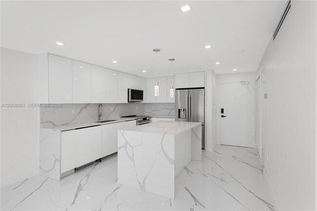 Building Photo - 345 Ocean Dr